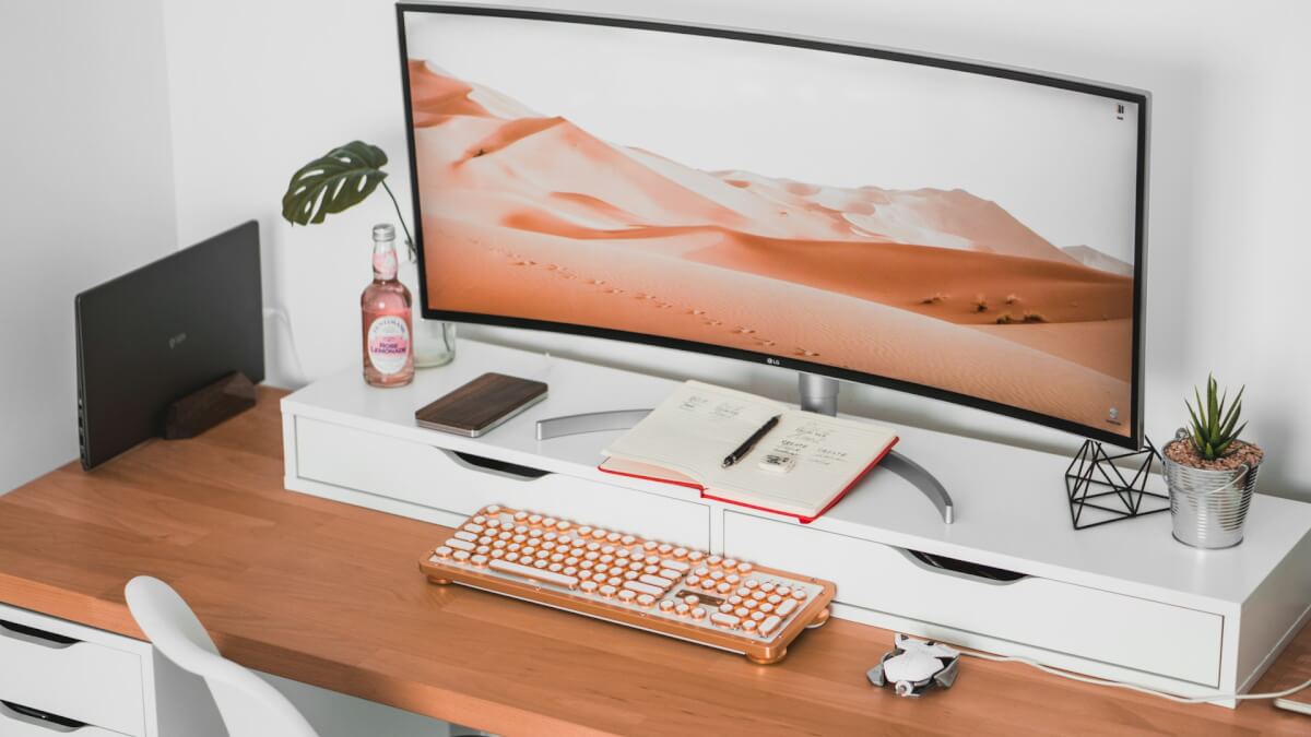 curved monitor