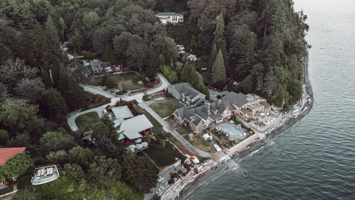 a body of water with houses and trees around it